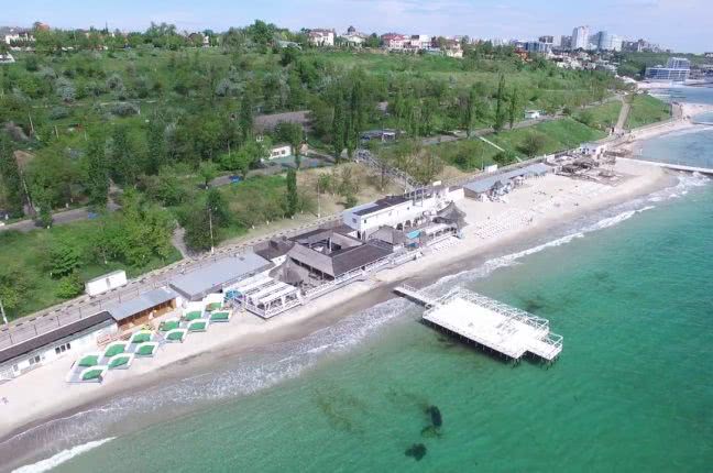 Стали известны имена реальных собственников одесских пляжей