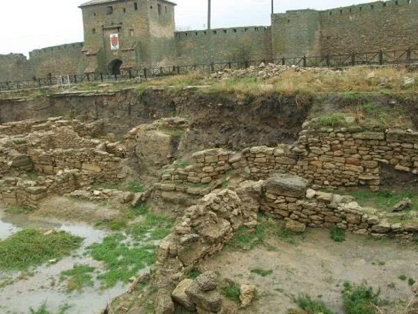 Возле Аккерманской крепости обнаружили древнюю улицу Тиры