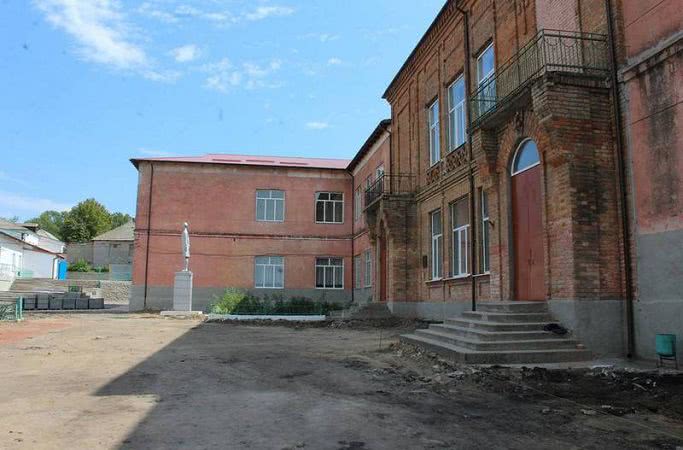 Внутренний двор Белгород-Днестровской школы-гимназии отремонтируют в срок