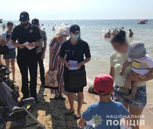 О чём в курортной Затоке отдыхающим напоминают правоохранители