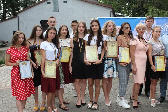 В Белгороде-Днестровском наградили стипендиатов городского головы и медалистов школ