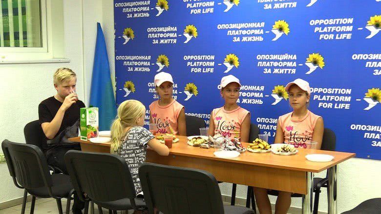 Школьная пора: детей многодетных семей Черноморска помогли собрать в школу