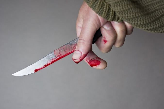 Школьник из Одесской области попытался зарезать себя прямо в школе