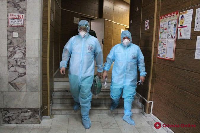 Одесским медикам, которые заболели COVID-19, выплачивают помощь из городского бюджета