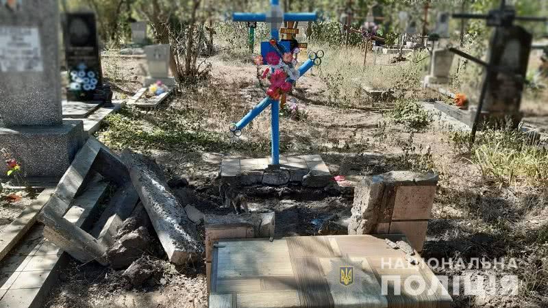 На Белгород-Днестровском кладбище активизировались вандалы