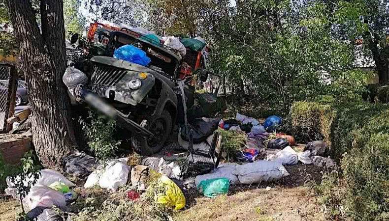 В Одесской области грузовик врезался в забор учебного заведения (фото)