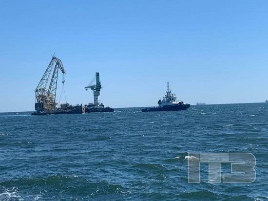 Танкер «Делфи» заходит в акваторию Черноморска