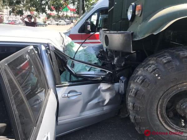 На трассе под Одессой произошло ДТП