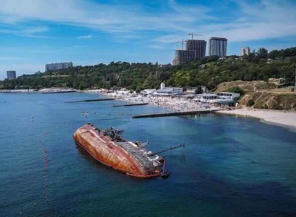 В Госэкоинспекции назвали сумму убытков из-за танкера Delfi, затонувшего в Одессе
