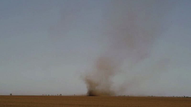 В Одесской области пронесся «пылевой дьявол». Видео