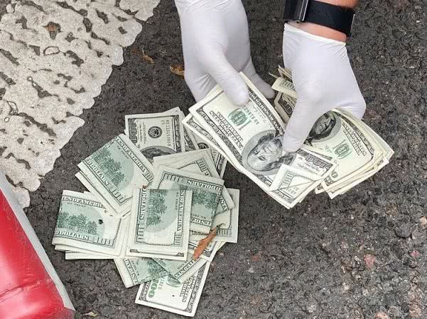 Одесский инспектор Гоструда вымогал 5 тысяч долларов за нарушения на автозаправке