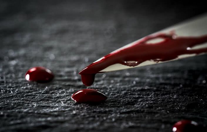 В Одеській області підліток полоснув себе ножем по горлу в школі