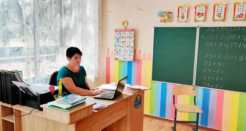 Ноутбуков для дистанционки нет, учебников на украинском не хватает - названы проблемы школы Болградского района