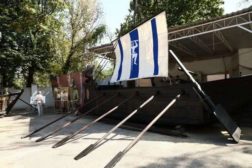 В парке Шевченко открылась выставка по истории мореплавания