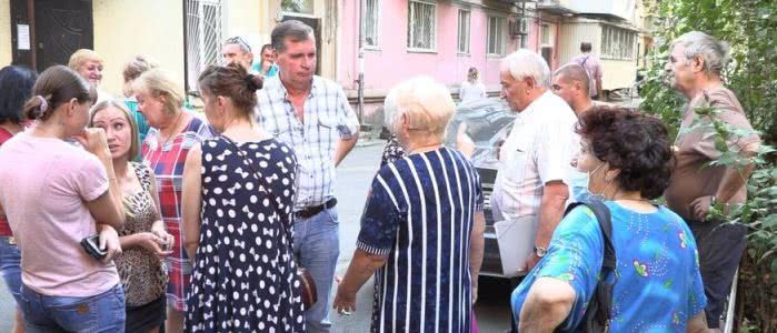 Меняют окна и ремонтируют подъезды: в Черноморске облагораживают жилые дома