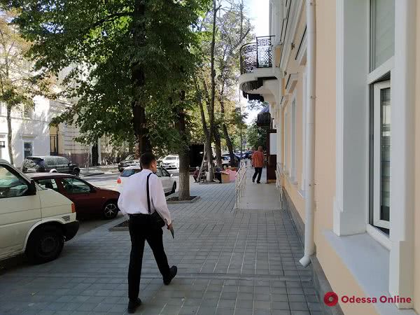 В Одессе на улице Садовой завершен ремонт фасада школы №75 (фото)