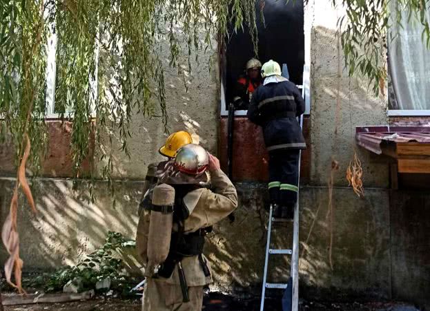 В Одесской области горел санаторий. Из здания эвакуировали 5 человек