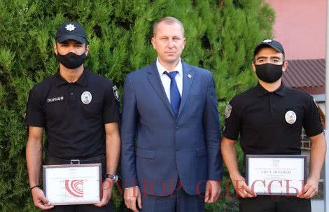 Одесские курсанты, самостоятельно задержавшие вооруженного преступника, получили благодарности