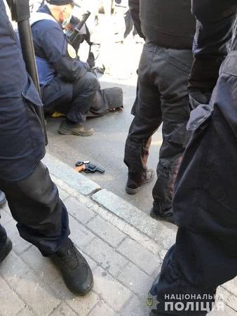 В Запорожье впервые состоялась акция в поддержку ЛГБТ, трое противников пропаганды гомосексуализма задержаны В Запорожье впервые состоялась акция в поддержку ЛГБТ, трое противников пропаганды гомосексуализма задержаны