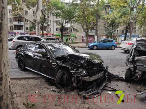 В Одессе на оживленном проспекте столкнулись 6 автомобилей (фото)