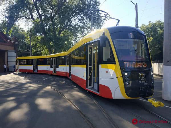 На поселке Котовского из-за транспортного коллапса запустили новый Odissey Max и дополнительные автобусы