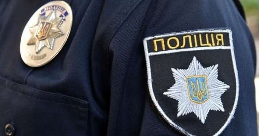 В Одеській області чоловік чіплявся до жінки у крамниці та зламав їй ніс