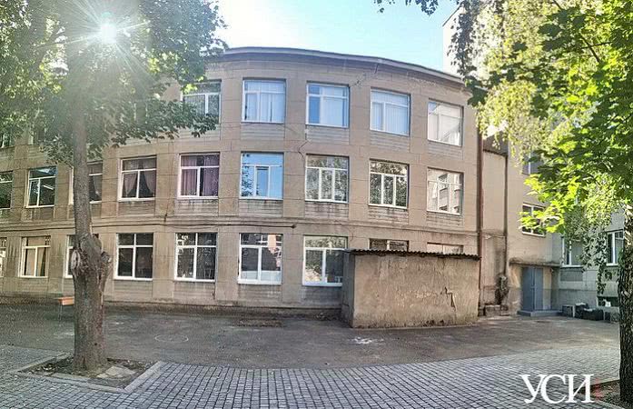 В Одессе школа пошла трещинами. Угрозы нет, — уверены коммунальщики