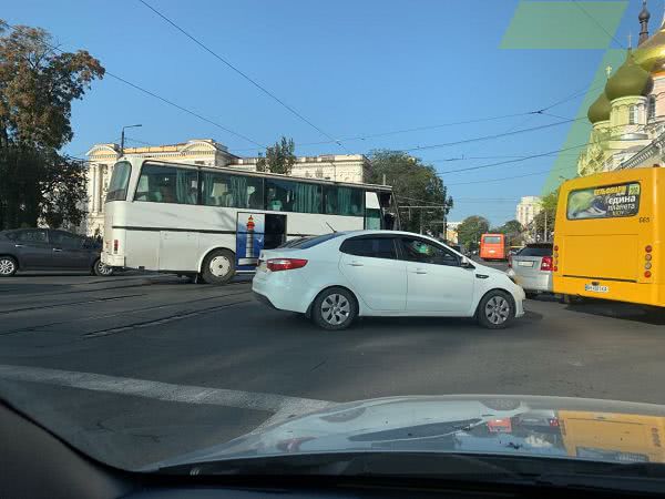 ДТП на Привокзальной: движение трамваев парализовано, вокруг пробка