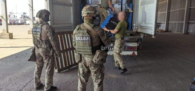 “Грузинский чай” в порту Черноморск оказался контрабандой сигарет