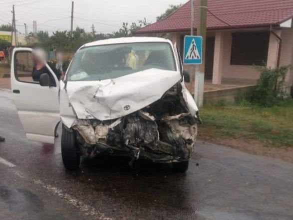 В Одеській області після ДТП з мініавтобусом та легковиком померли дві людини