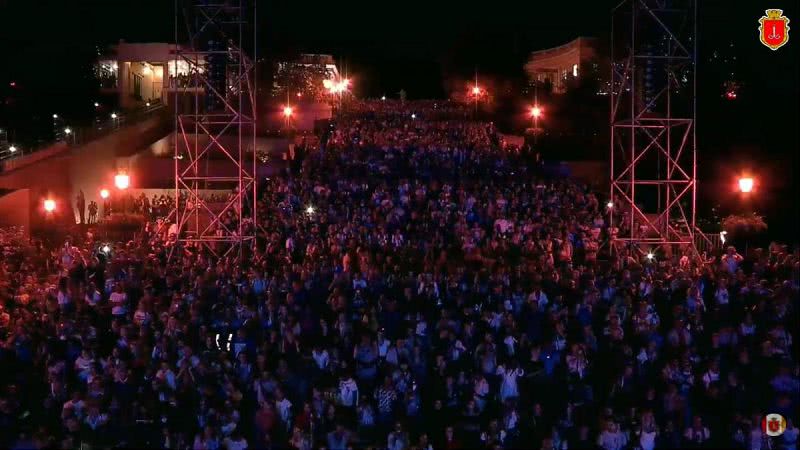 В Одесі тисячі людей зібралися на Потьомкінських сходах на концерт до Дня міста