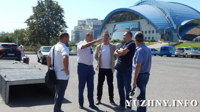Мэр Южного проинспектировал ход реконструкции инженерных сетей (фото)
