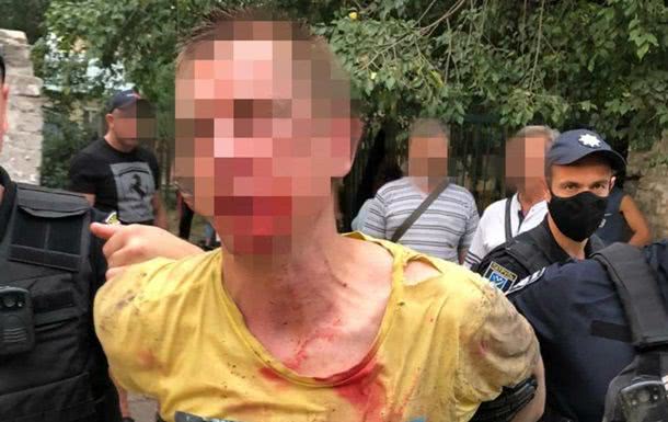 В Днепре мужчина бросил гранату в сторону жилого дома