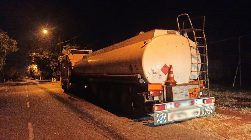 В Измаиле патрульные задержали грузовик с десятками тонн контрафактного бензина