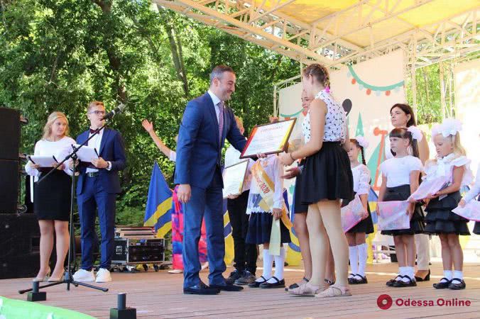 В Зеленом театре прошел праздник для детей Приморского района (фоторепортаж)