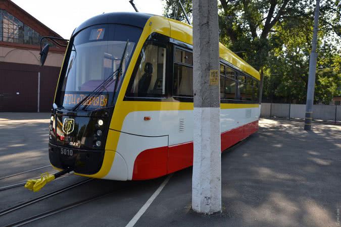 В Одесі презентували найдовший в Україні багатосекційний трамвай