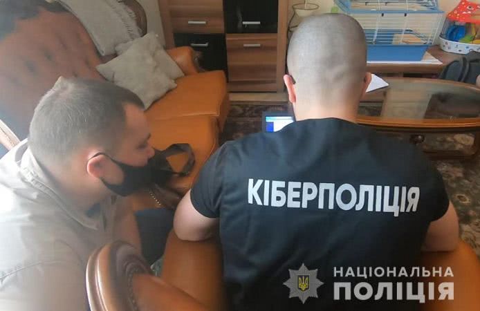 Одесские мошенники украли деньги со счетов иностранцев, используя терминал отеля (ФОТО, ВИДЕО)
