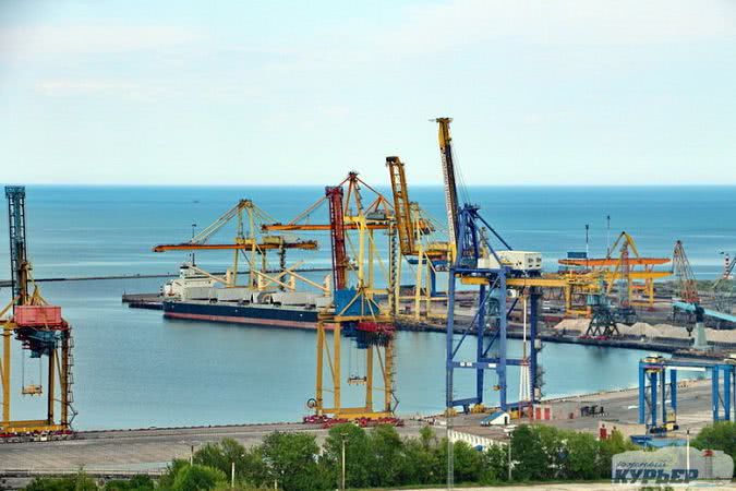 Зеленский: рассматриваем возможность передачи в концессию порт Черноморск