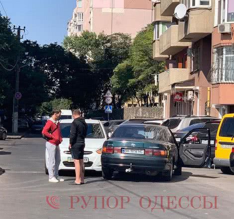 В Одессе из-за ДТП заблокировано движение по Дюковской