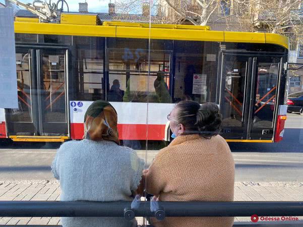 За одесскими остановками общественного транспорта теперь будет следить КП «Городские дороги»