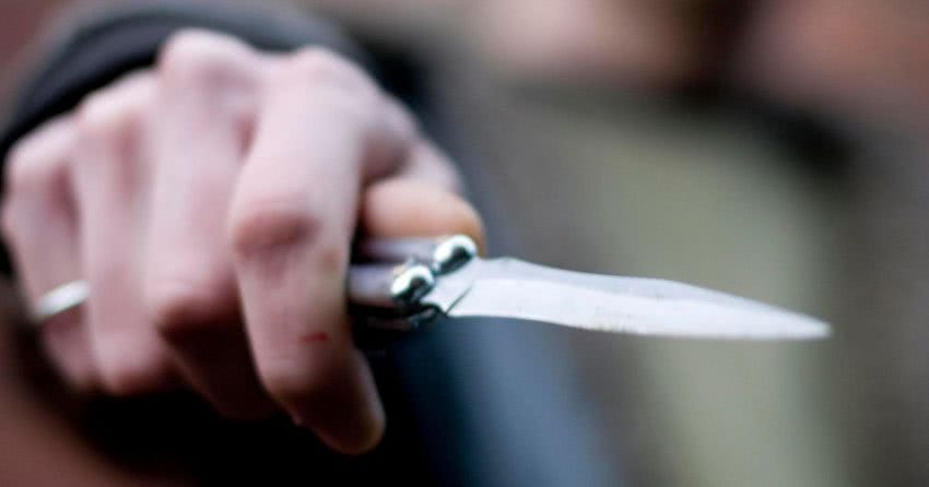 В Одеській області школяр полоснув себе ножем по горлу просто в коридорі учбового закладу