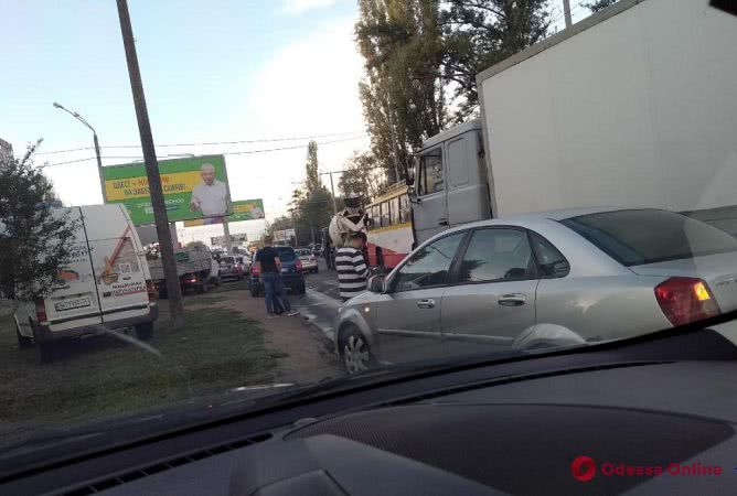 Дорожная обстановка в Одессе: много пробок и ДТП