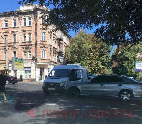В Одессе ДТП на оживлённом перекрестке