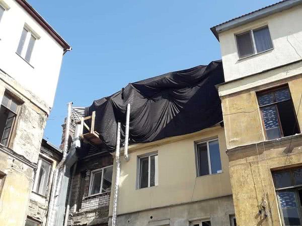 В центре Одессы на памятнике архитектуры незаконно достроили этаж. Фото