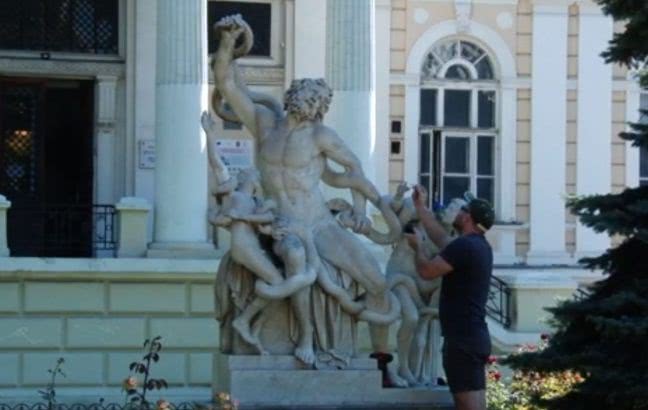 В Одессе  возле скульптур и памятников, которые страдают от рук вандалов, установят видеонаблюдение