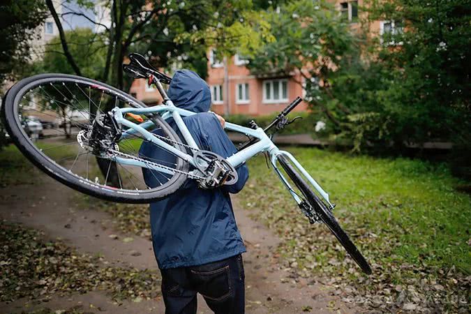 17 краж за три месяца: в Одессе поймали велосипедного вора