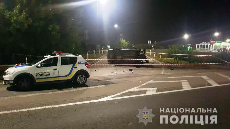 На трассе Одесса-Киев легковушка врезалась в отбойник – погиб пассажир (фото)