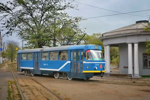 Одесский трамвай окрасили по «брендовой» схеме (фото)