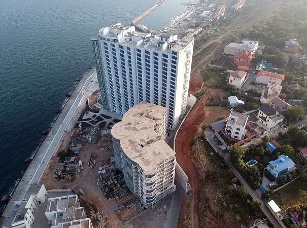Кандидат в мэры Одессы владеет «элитной» квартирой на побережье, хотя сам заявляет, что борется с застройкой пляжей