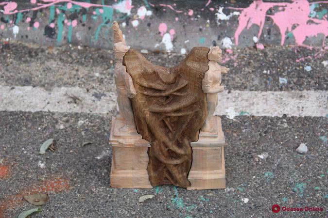 Деревянная голова Дюка и мини-Лаокоон: в Одессе прошла арт-акция в поддержку сохранения культурного наследия (фото)